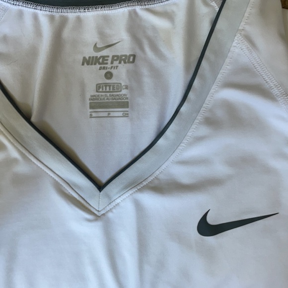 NIKE DRI FIT WHITE GOLF T - Picture 4 of 6